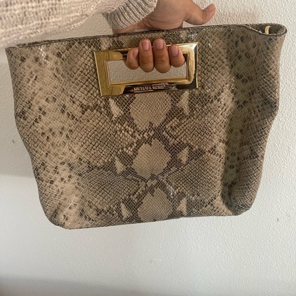 Michael Kors large snakeskin Berkeley clutch - Picture 6 of 9